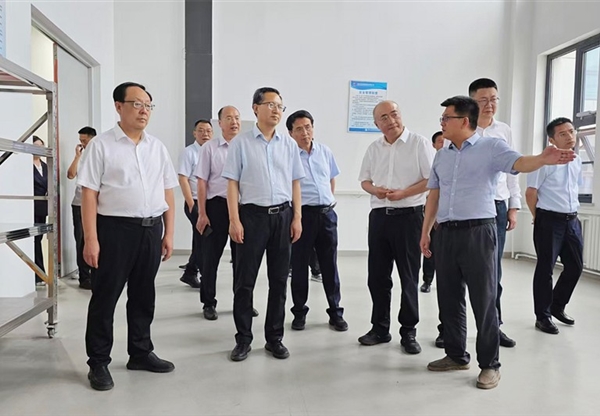 甘肃国投集团党委书记、董事长成广平一行到西部工程检测研发基地调研