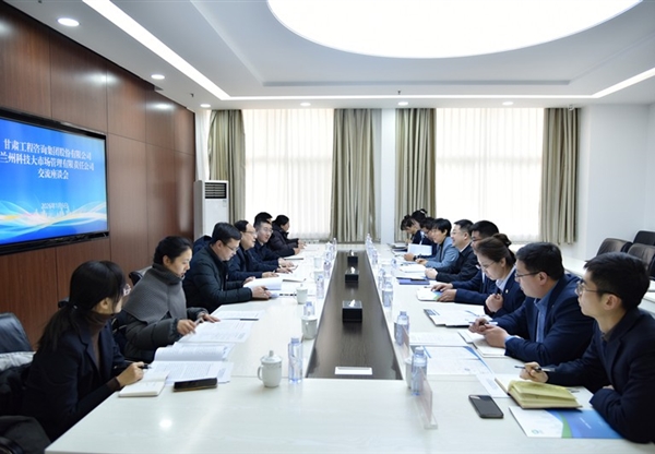 张佩峰一行在兰州科技大市场考察调研